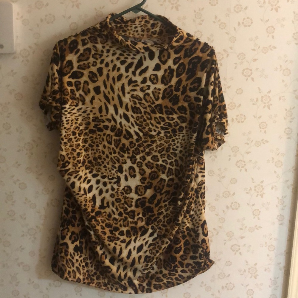 Leopard Top-Loose Turtleneck. Size Large